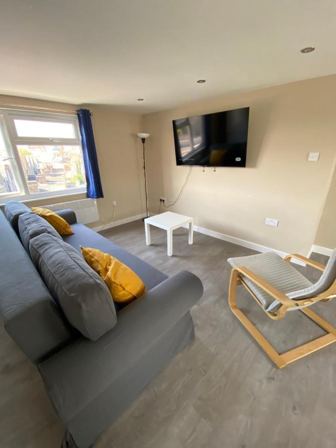 Stunning 1 Bedroom Flat In Wood Green ロンドン エクステリア 写真